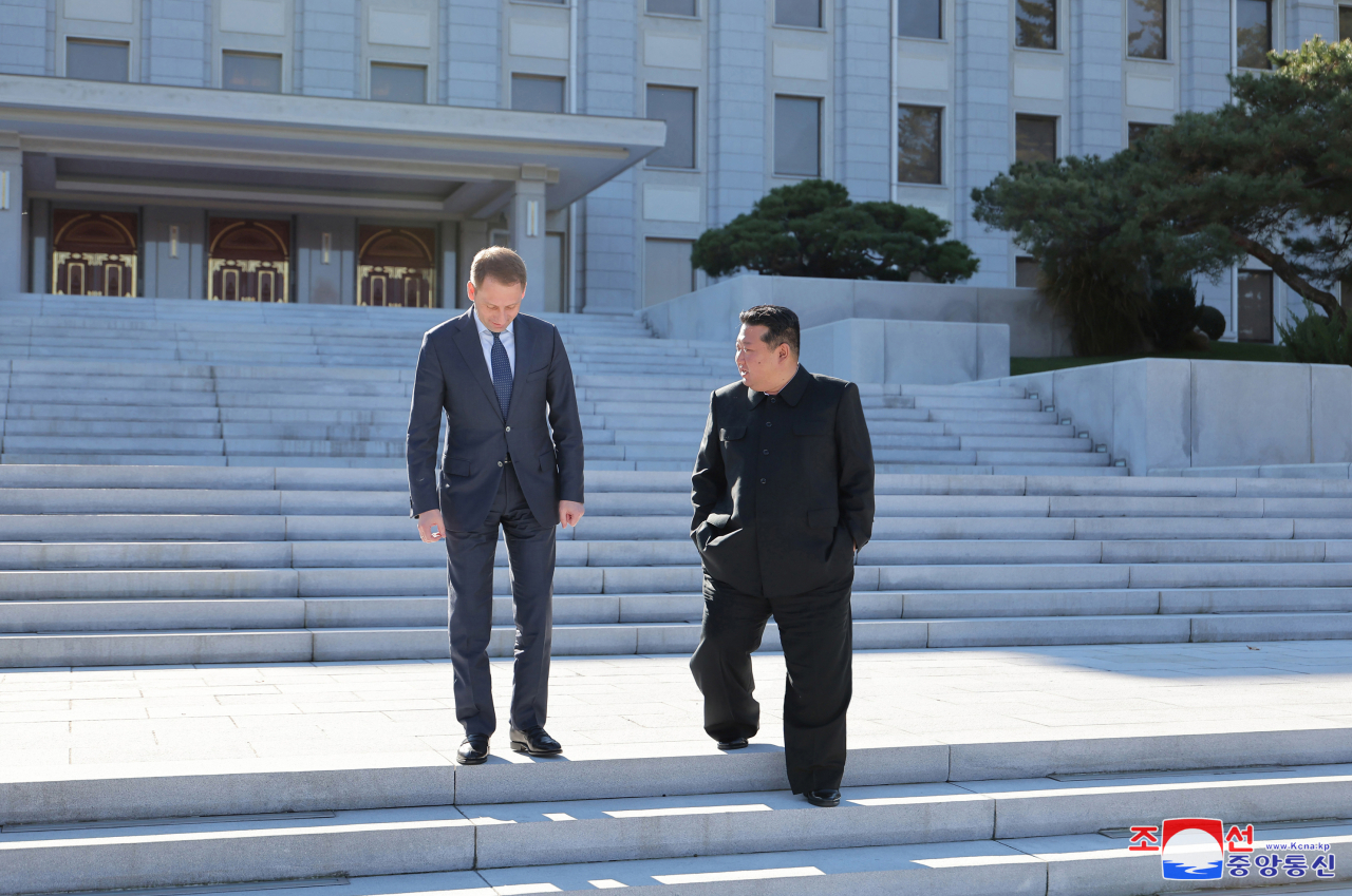 North Korean leader Kim Jong-un (right) walks with Russian Minister of Natural Resources and Ecology Alexandr Kozlov at the Central Committee headquarters of the Workers' Party of Korea in Pyongyang on Monday, as shown in this photo released by the state-run Korean Central News Agency on Tuesday. (Yonhap)