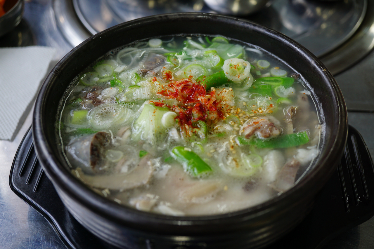 Gwangcheonok's North Korean-style sundae gukbap. (Kim Da-sol/The Korea Herald)