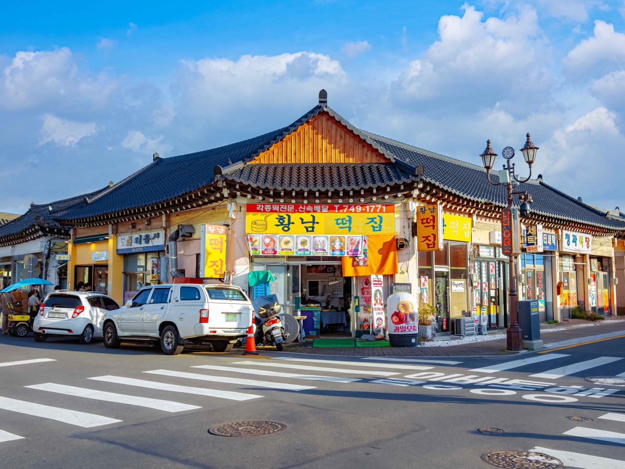 Hwangnam Bread shop at Hwangridangil in Gyeongju, North Gyeongsang Province (KTO)