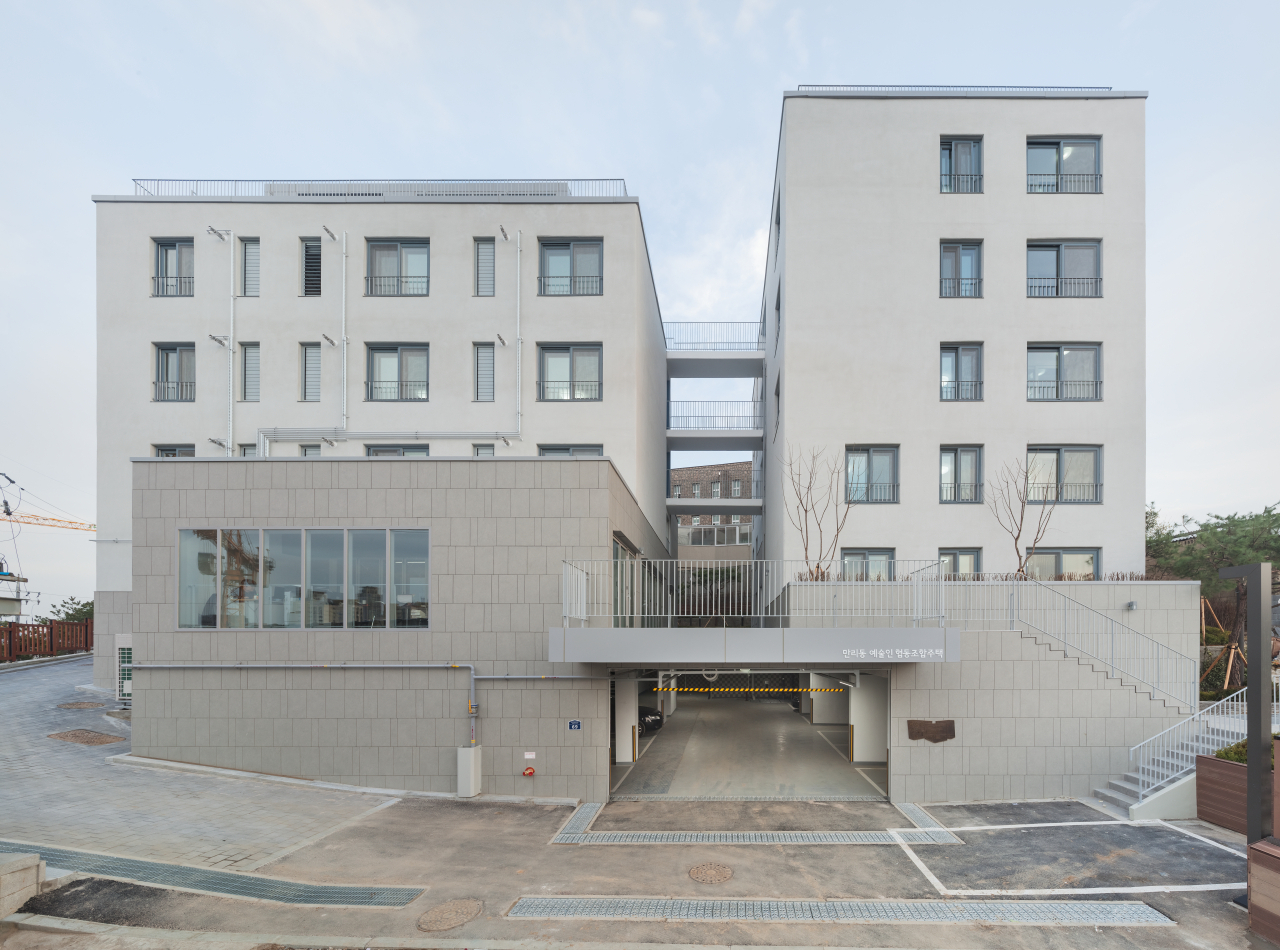 A view of Malli-dong Public Housing in Jung-gu, central Seoul (Courtesy of Shin Kyung-sub)