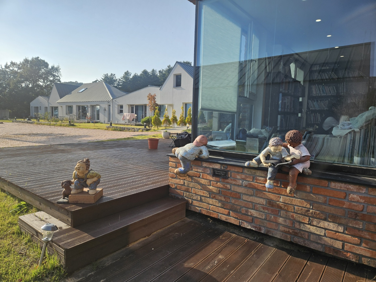 Jaram library located inside Ganghwa House Complex on Ganghwado, Incheon, is a gathering place for villagers of Yangdo-myeon. (Park Yuna/The Korea Herald)