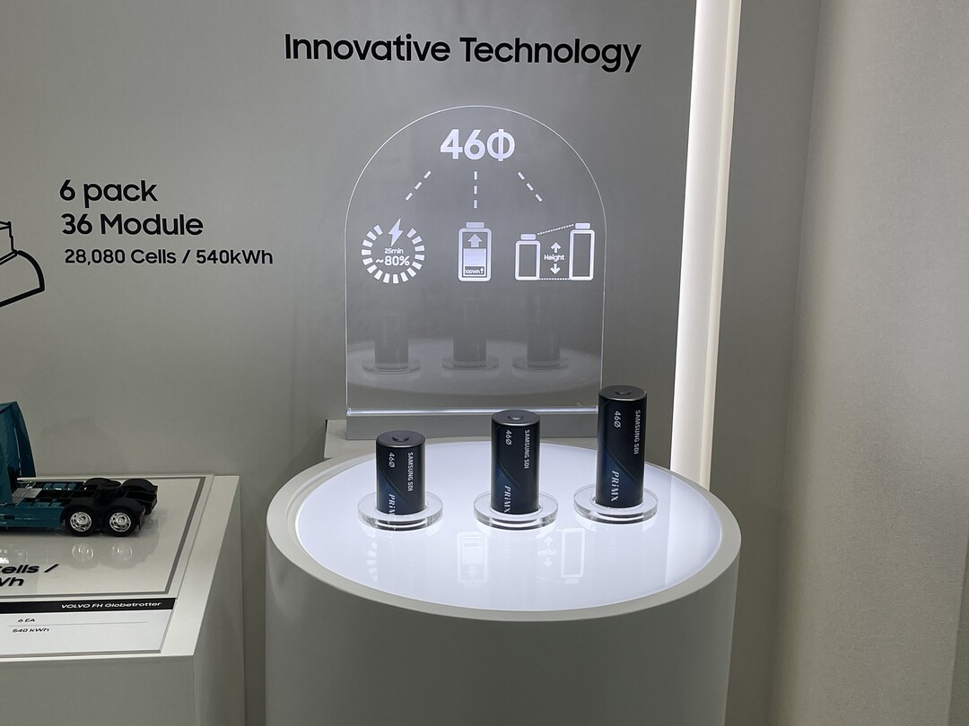 Samsung SDI's 46-pi cylindrical battery cells on display at the 37th International Electric Vehicle Symposium & Exhibition held in Seoul, South Korea from April 23 to 26 this year. (Samsung SDI)