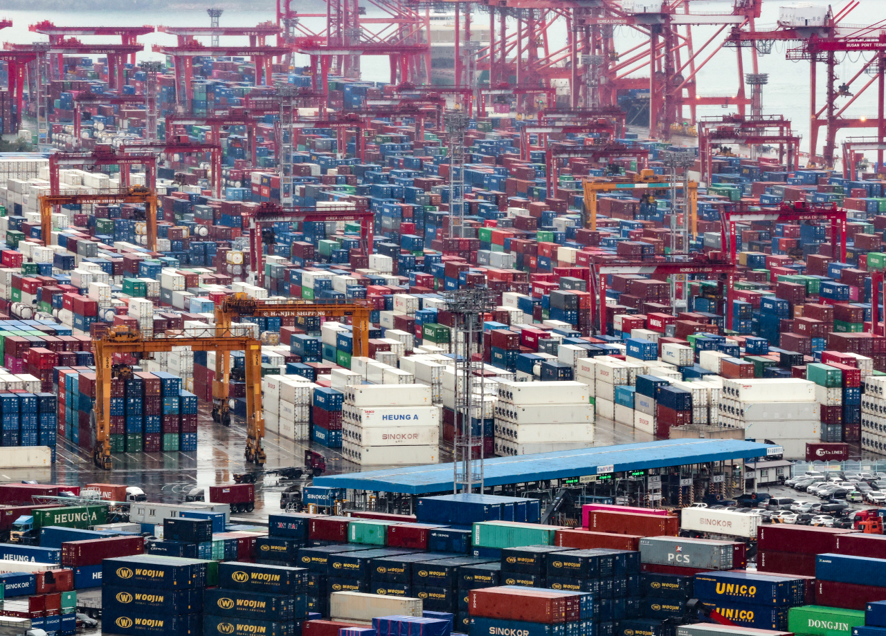 This file photo from Nov. 1, shows shipping containers at a port in South Korea's southeastern city of Busan. (Yonhap)