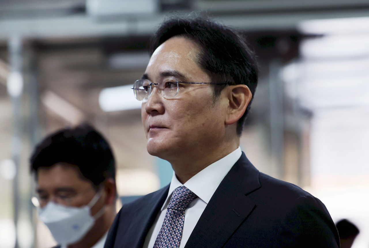 Samsung Electronics Chairman Lee Jae-yong attends the final hearing of a retrial in Seoul High Court in Seoul on Monday. (Newsis)