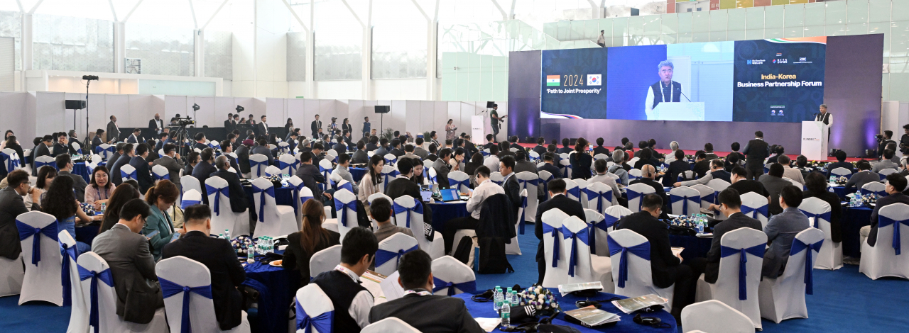 Herald Media Group Chairman Jung Won-ju, who doubles as chairman of Daewoo Engineering & Construction, delivers a congratulatory speech during the India-Korea Business Partnership Forum held under the theme of 