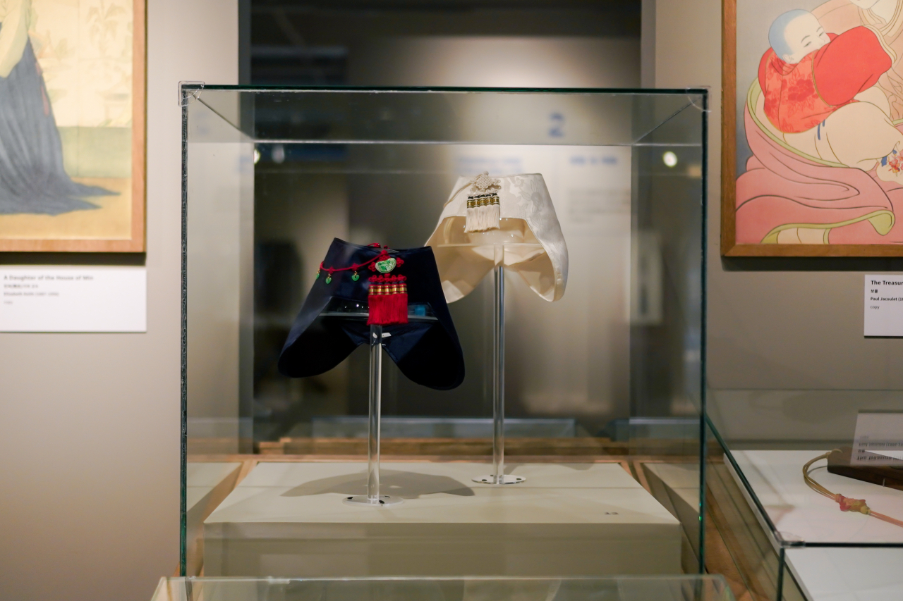 An installation view of exhibition “Maedeup: Korean Knots” at the Metropolitan Museum of Manila in the Philippines. (Korean Cultural Center in the Philippines)