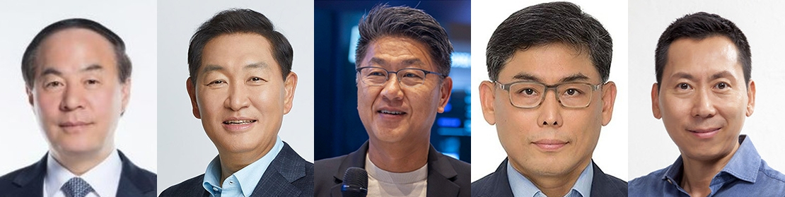 From left: Samsung Electronics Vice Chairman Jun Young-hyun, Vice Chairman Han Jong-hee, President Han Jin-man in charge of the foundry business, President Kim Yong-kwan in charge of chip business management strategy and President Lee Won-jin in charge of global marketing for electronics appliances. (Yonhap)