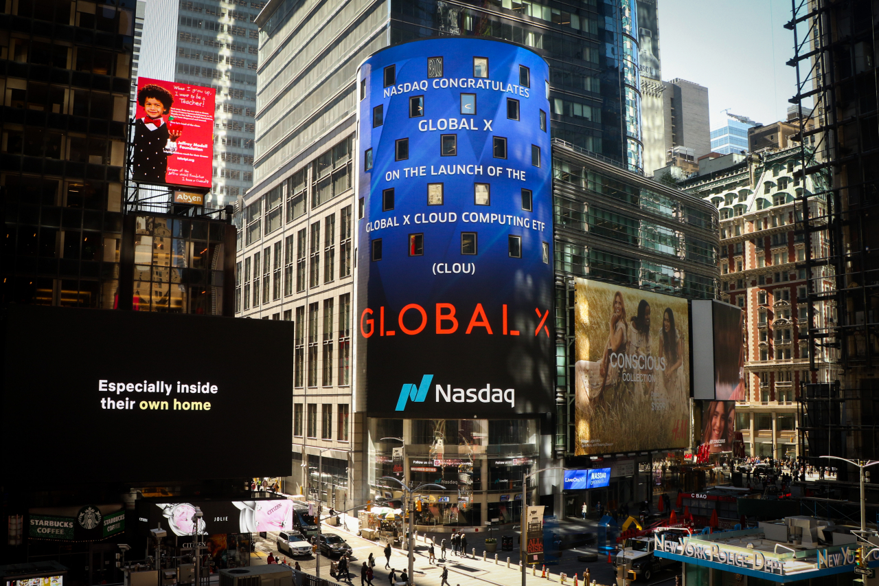 A commercial for Mirae Asset Global Investments' ETF subsidiary, Global X, displayed on Nasdaq billboard (Mirae Asset Securities)