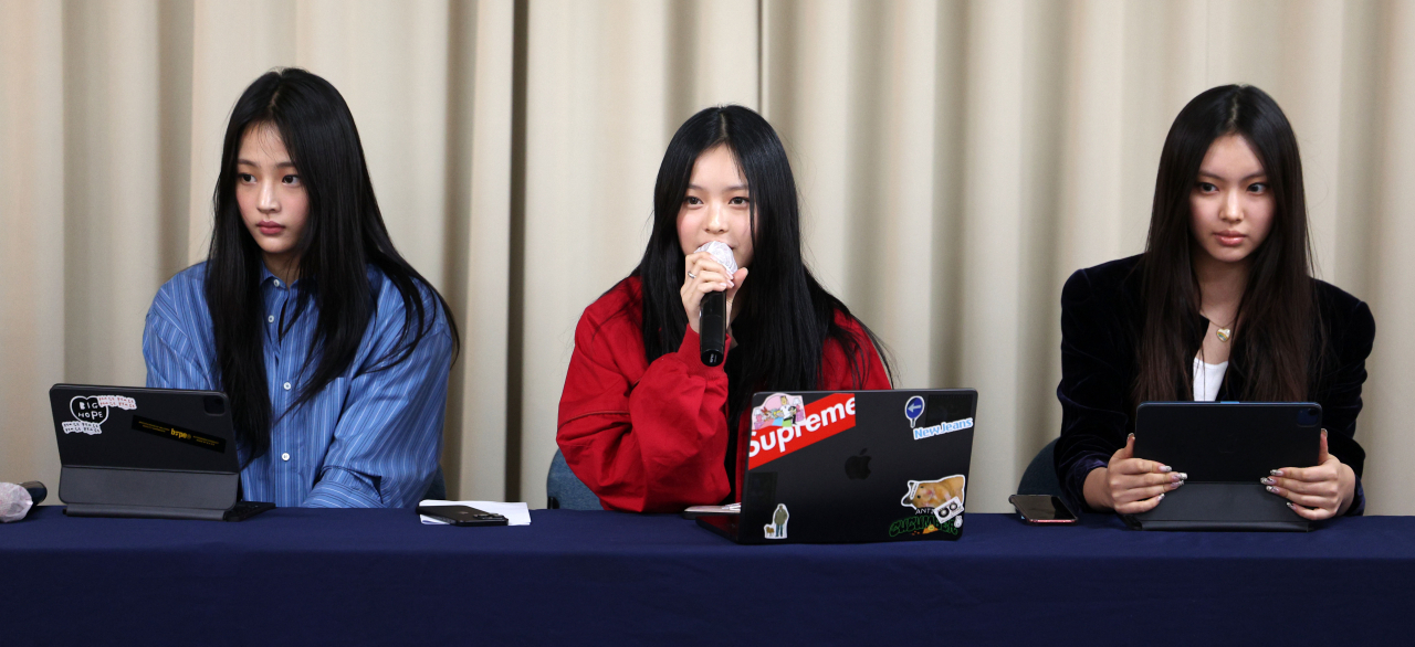 Member Hanni answers to a reporter's question during a press conference held in Seoul, Thursday. (Newsis)