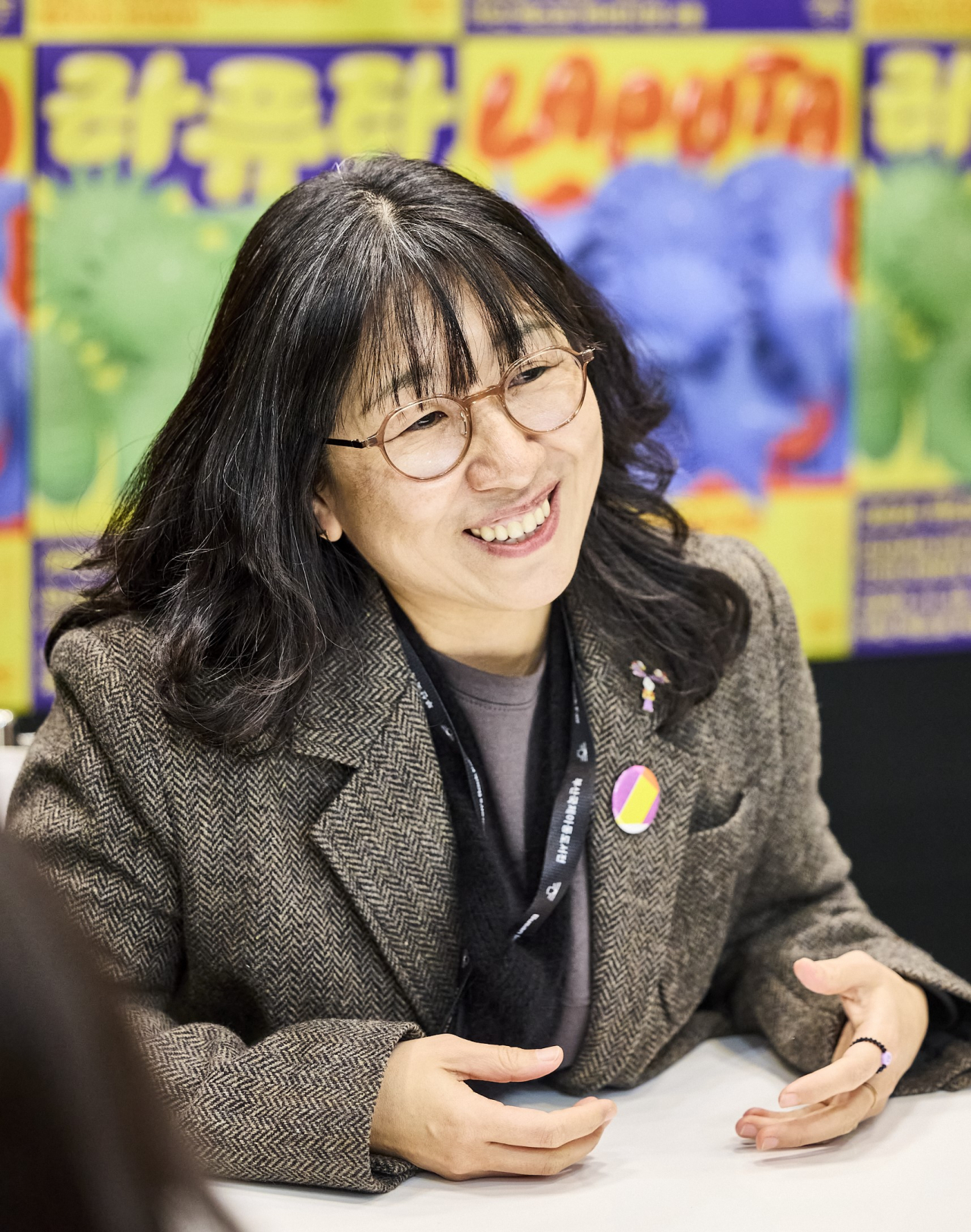 Picture book artist Lee Suzy speaks to reporters during the Busan International Children’s Book Fair on Thursday. (Korean Publishers Association)