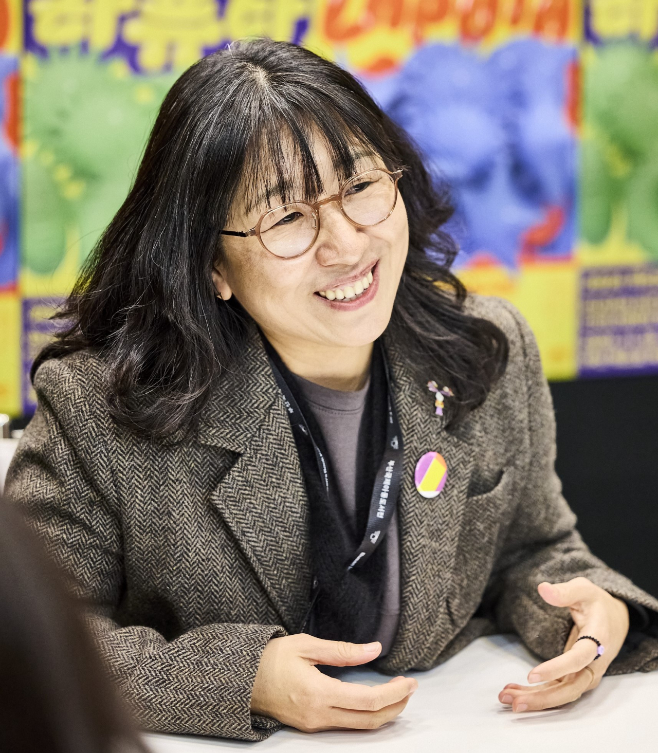 Picture book artist Lee Suzy speaks to reporters during the Busan International Children’s Book Fair on Thursday. (Korean Publishers Association)