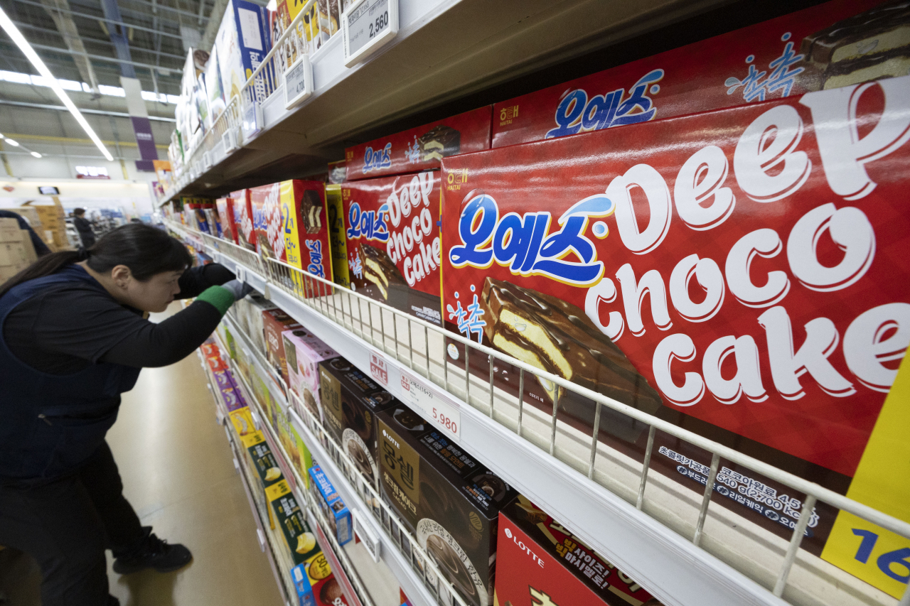 Chocolate snacks are on display at a supermarket in Seoul on Sunday. (Newsis)