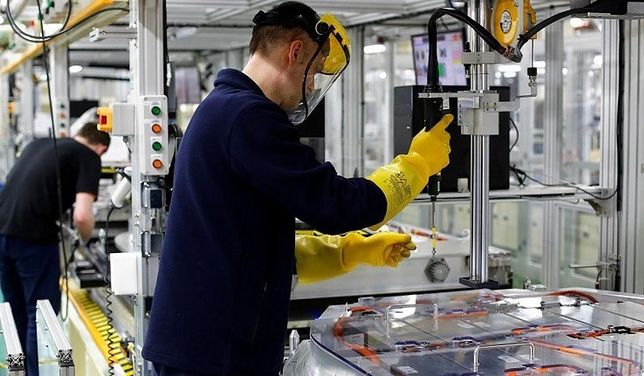 Employees work at LG Energy Solution's battery manufacturing plant in Wroclaw, Poland (LG Energy Solution)