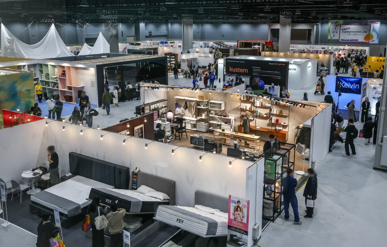 The Seoul Living Design Fair takes place on Nov. 28 at Coex Magok, a convention center that recently opened in Gangseo-gu, western Seoul. (Pool photo via Yonhap)