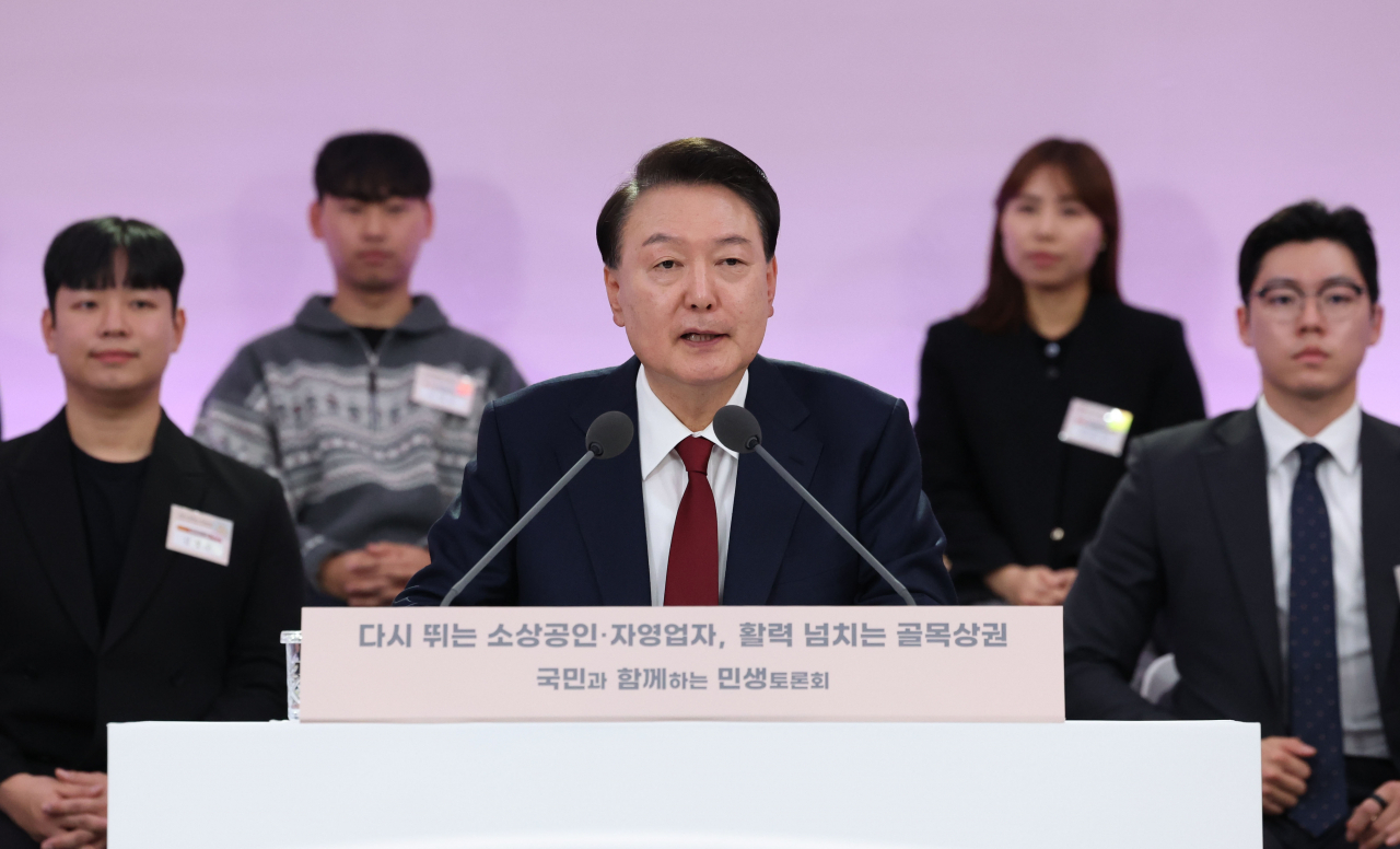 President Yoon Suk Yeol announces support measures for small merchants and the self-employed during a public policy debate session in Gongju, about 120 kilometers south of Seoul, on Monday. (Pool photo via Yonhap)