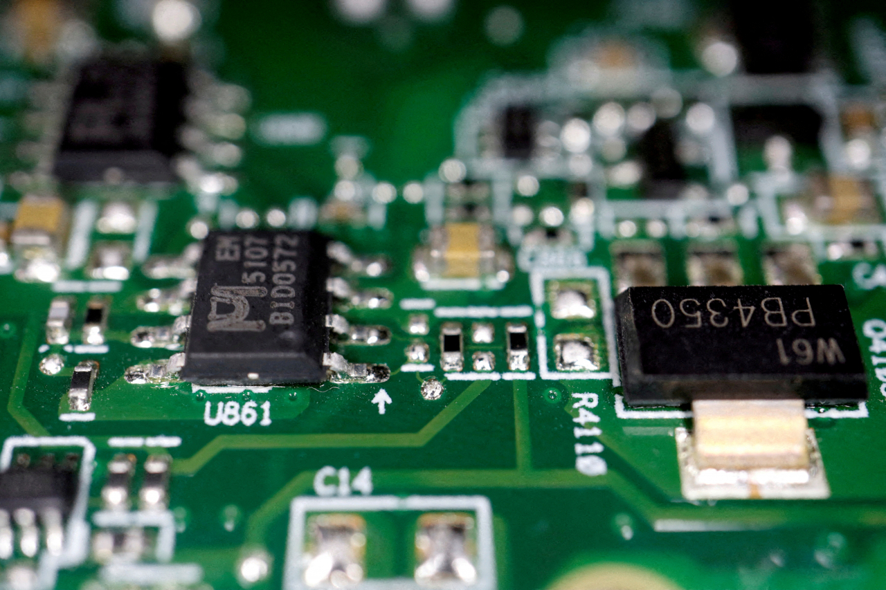 Semiconductor chips are seen on a printed circuit board in this illustration picture. (Reuters-Yonhap)