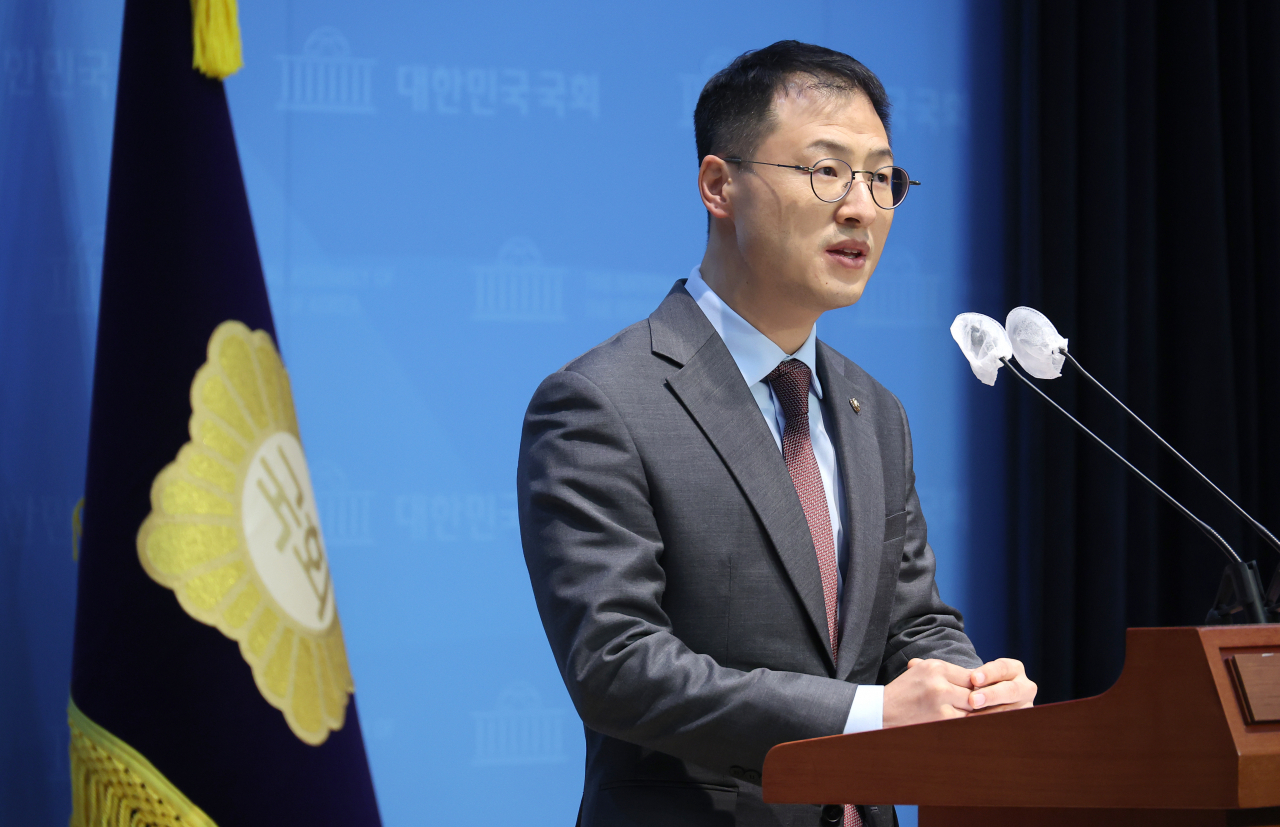 Rep. Kim Sang-wook of the ruling People Power Party speaks in a press conference held at the National Assembly in Yeongdeungpo-gu, Seoul, Tuesday. (Yonhap)