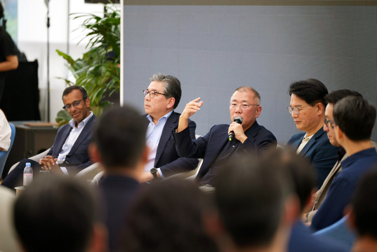 Hyundai Motor Group Executive Chair Chung Euisun (third from left) speaks at a town hall meeting at the Hyundai Motor Group Innovation Center in Singapore, Thursday. (Hyundai Motor Group)