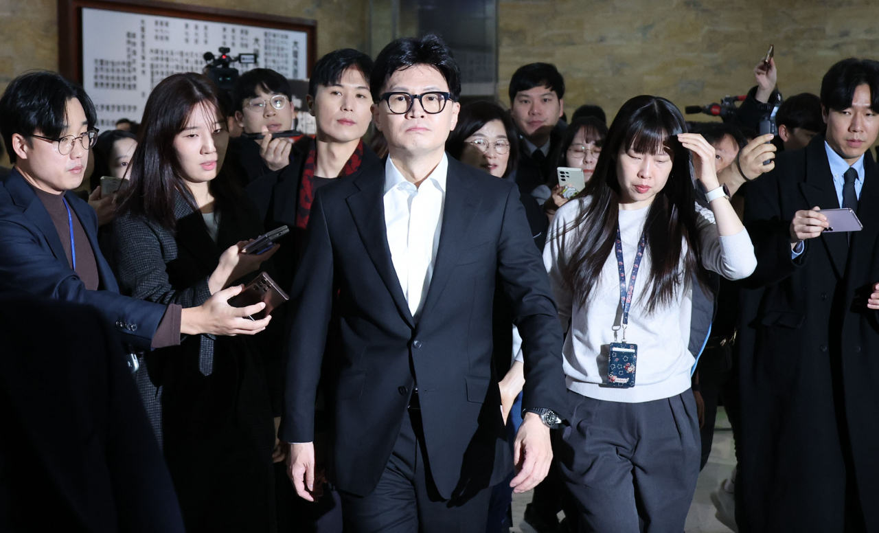 Ruling People Power Party leader Han Dong-hoon attends an emergency general meeting of the party held before the second impeachment vote of President Yoon Suk Yeol at the National Assembly on Saturday. (Yonhap)