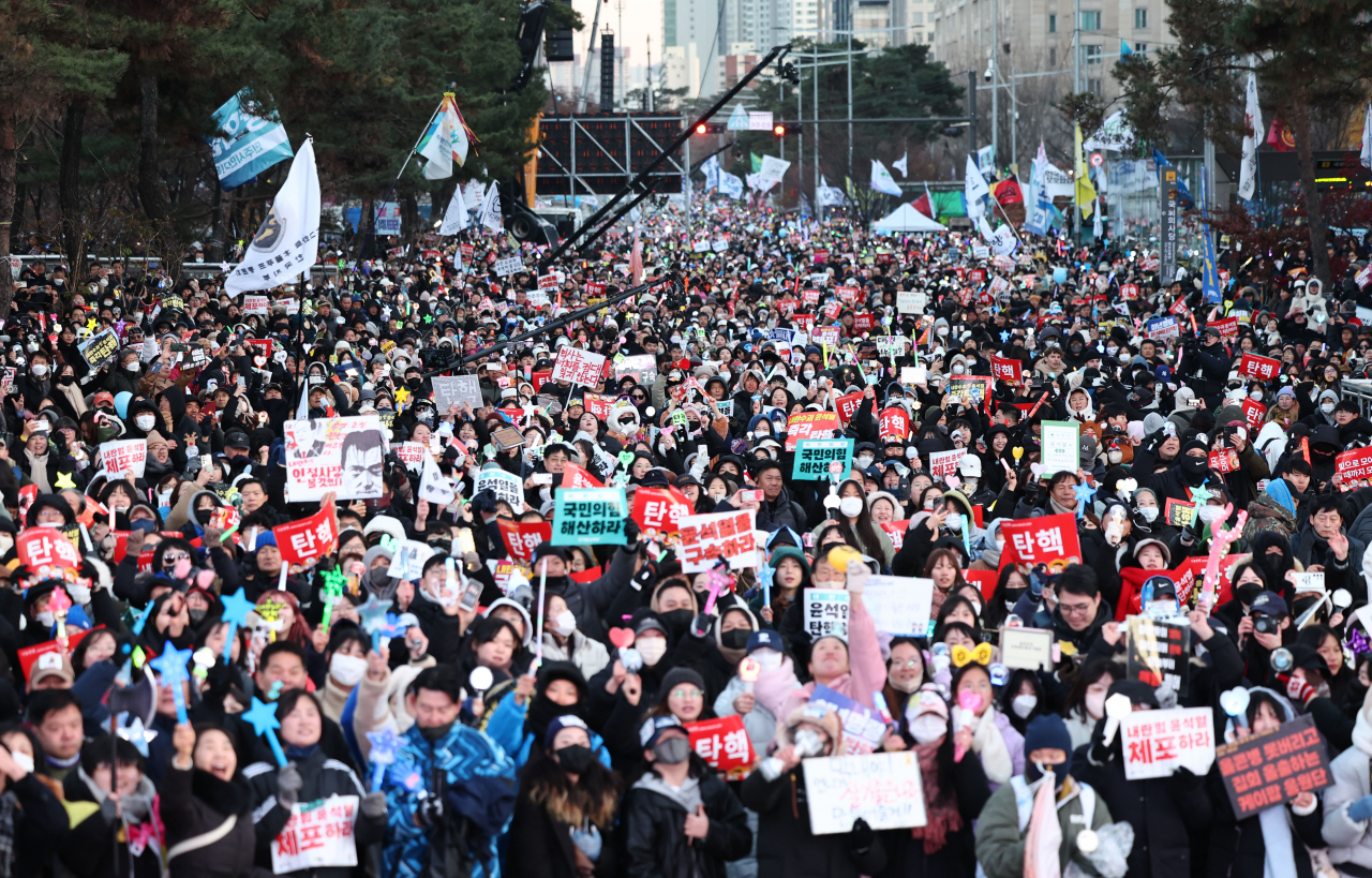 Protesters chant slogans during a rally near the National Assembly in Yeouido, Seoul, on Saturday, demanding the impeachment of President Yoon Suk Yeol. Yonhap