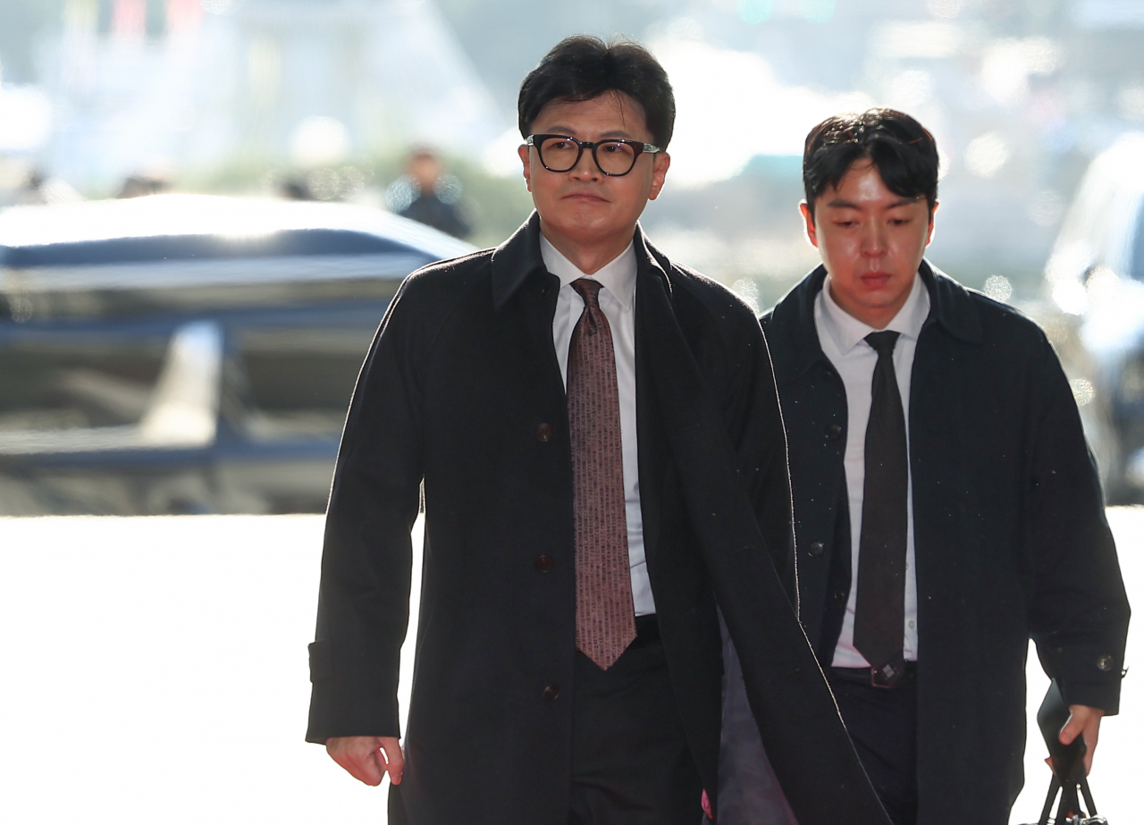 Former leader of the ruling People Power Party Han Dong-hoon arrives at the National Assembly in Yeouido, western Seoul on Monday. Yonhap