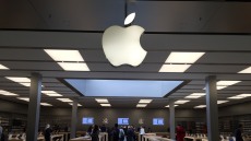 애플, 아시아 시장 공세 위해 폭스콘과 관계 강화