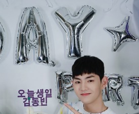 김동빈, 'VLIVE'통해 20살 생일파티 진행…팬들과 소통 빛났다!