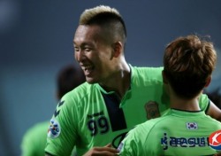 [ACL 4강 1차전] ‘레오나르도 멀티골’ 전북, 서울에 3-0으로 앞서... 전반종료