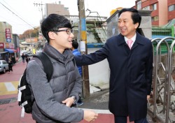 김기현 울산시장, 수능 고사장 찾아 수험생 격려