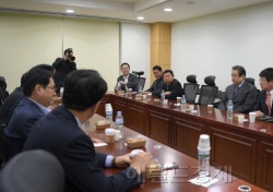 이장우 vs 김무성, 여당 내 친·비박 간 불꽃 재점화 "누가누가 떠나나"