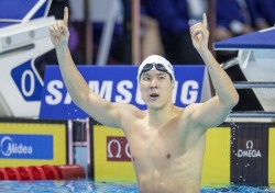 박태환, 쇼트코스 세계선수권 男 1,500m서 금메달...대회 3관왕