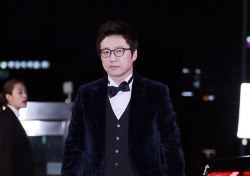 [V포토] 박신양, 대상후보의 품격있는 걸음걸이 (2016 KBS 연기대상)