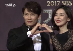 [2017 SBS 연기대상] 이보영-지성 부부, 경쟁자 맞아?
