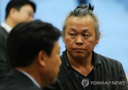 ‘여배우 폭행 혐의’ 김기덕 감독, 벌금 500만원 약식명령