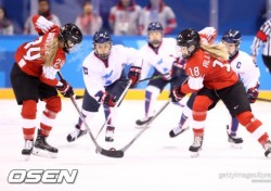 [평창] 女 아이스하키 단일팀, 스위스에 0-8 패배...실력차 컸다