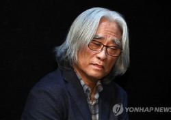 서울연극협회 “이윤택 심각한 범죄 행위… 제명 결정”