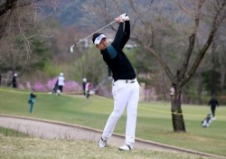 관록과 패기의 대결..박상현 vs 정찬민 개막전 공동 선두