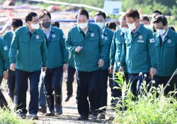 윤석열 대통령, 태풍 '힌남노' 피해 입은 포항·경주 방문…특별재난지역 선포