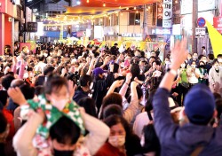 3년만에 “얼~쑤”안동국제탈춤페스티벌 축제장 ‘북새통’…흥행 이어가