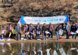 경북도 수자원연구원 민물고기연구센터, 영양 동천에 다슬기 치패 9만마리 방류