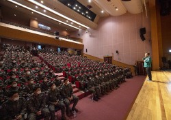 군수가 아닌 군인선배로….육군3사 장군 출신 남한권 울릉군수 3사관학교 3학년 생도 대상 안보교육