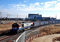 코로나로 멈췄던 '포항 영일만항 인입 철도’ 19개월만에 운행 재개