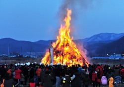 경산 남천서 정월대보름 달집태우기 행사 진행