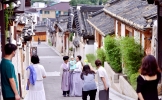  Alleys that connect Korea’s past and present