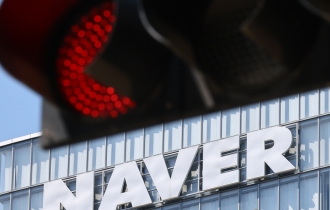 [KH Explains] Naver’s Line dilemma: Lose global footing for cash?