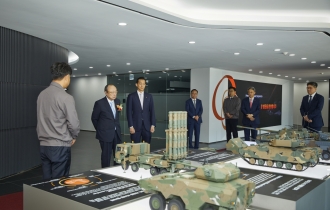 Hanwha chief calls for defense unit to spur growth overseas
