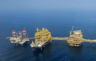 Hanwha Ocean's fixed platfrom achieves early oil production