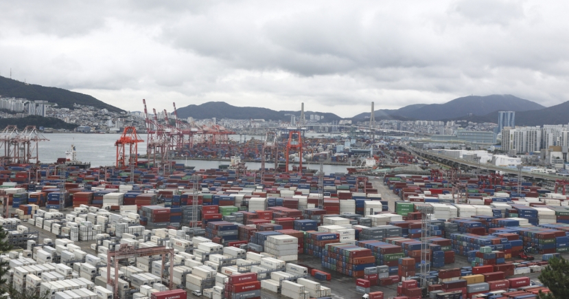 Korea trade volume sees sharp drop among OECD members