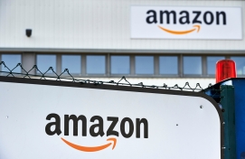 Amazon fuels e-commerce rivalry with free shipping campaign