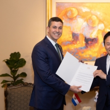 Land minister discusses exporting S. Korean light rail system with Paraguayan president
